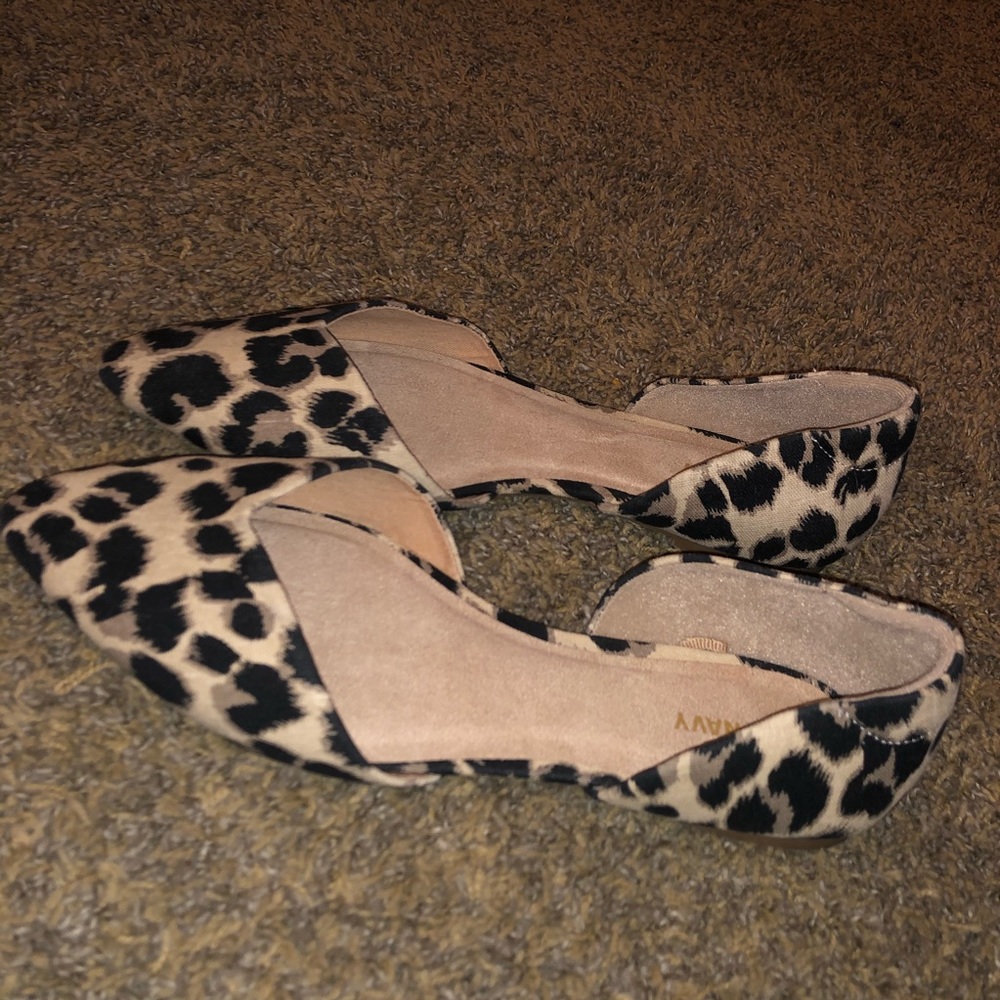 . Old navy cheetah print pointed toe ballet flats